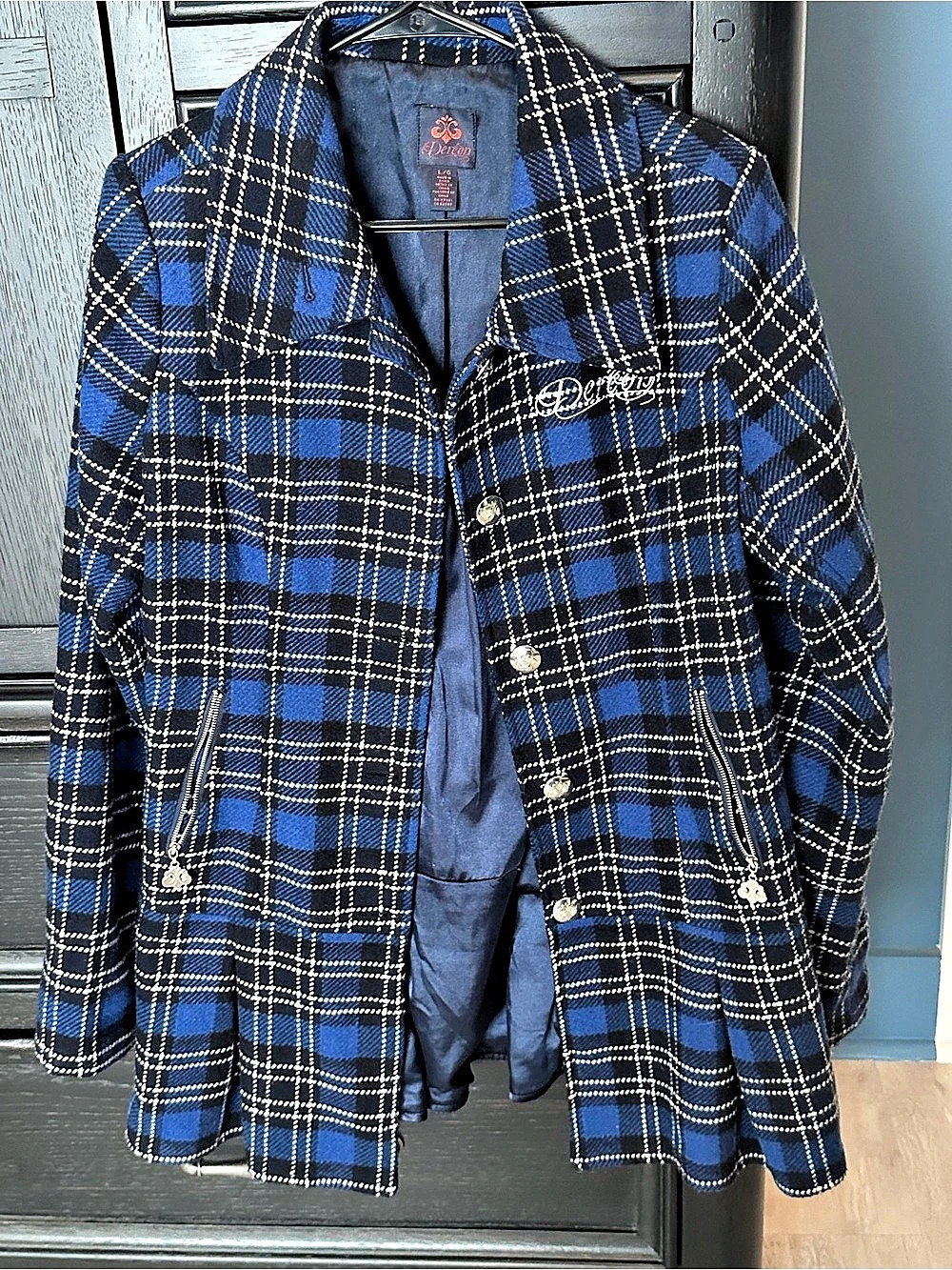 Dereon plaid coat in Blue & Black Like New